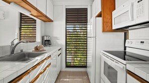 Køleskab, mikrobølgeovn, ovn, kogeplade