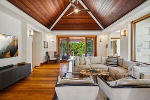 Smart TV, DVD player - North Shore Hideaway - as seen on HGTV (Princeville)