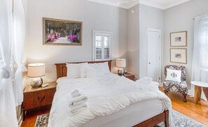 1 habitación, tabla de planchar con plancha, wifi gratis y ropa de cama 