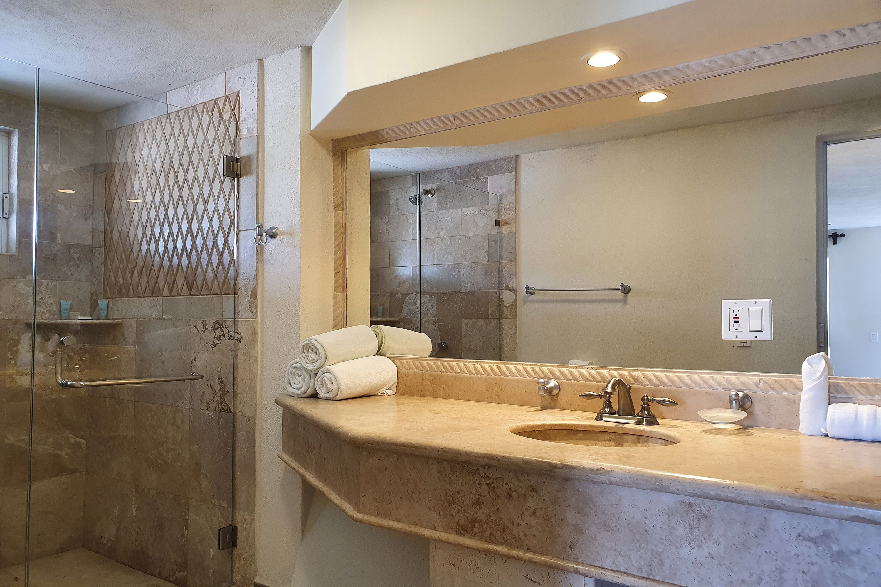 Suite 2 bathroom