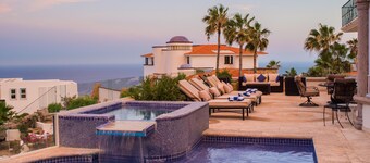Villa Alegria: Amazing Ocean Views from popular Pedregal Villa. Promos available