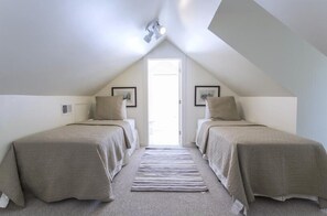 3 slaapkamers, een bureau, een strijkplank/strijkijzer, gratis wifi