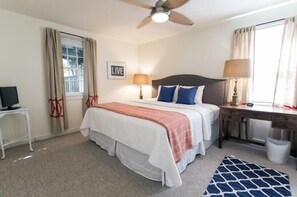 3 bedrooms, desk, iron/ironing board, free WiFi