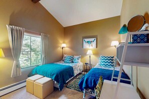 2 عدّة غرف نوم ومكواة/لوح كي وإنترنت مجاني وملاءات أسرّة