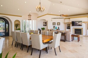 Dining - Luxury 8k SqFt Villa w/ Panoramic Bay, Marina & Ocean Views, Pool & Hot Tub Cabo (Cabo San Lucas)