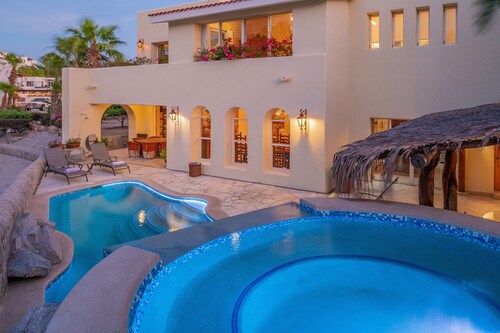 Villa de la Luz - Sweet Pedregal Villa Steps to Kids Playground. Promos avail.