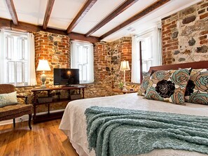 2 habitaciones, tabla de planchar con plancha, internet y ropa de cama