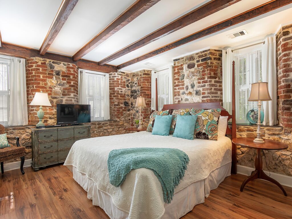Habersham 1 | Free Parking, Walk to Everything