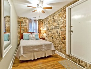 2 bedrooms, iron/ironing board, Internet, bed sheets