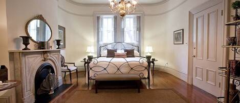 1 slaapkamer, een strijkplank/strijkijzer, gratis wifi, beddengoed