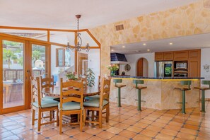 Dining - La Casa de la familia Decker: Walk to Town from This Lovely Vacation Villa. Prom (Cabo San Lucas)
