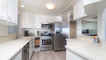 KylskÄp, mikrovÄgsugn, ugn och spishÀll