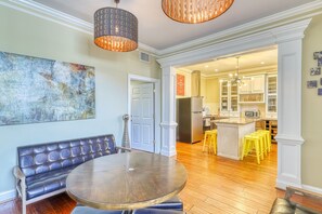 TV - Upscale Savannah getaway with WiFi - one mile from downtown (Savannah)