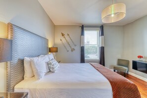 8 bedrooms, iron/ironing board, WiFi, bed sheets