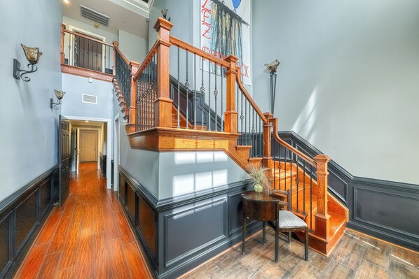 Interior - Upscale Savannah getaway with WiFi - one mile from downtown (Savannah)