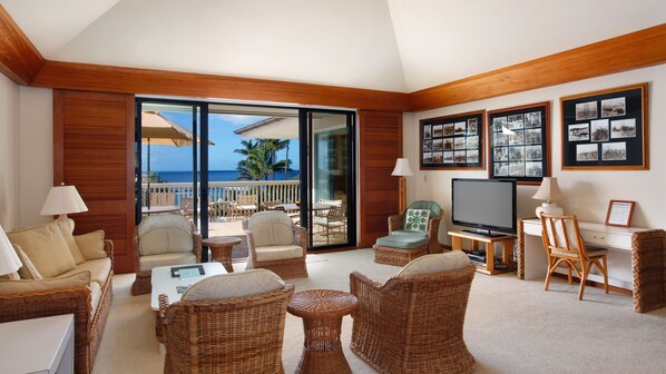 Televisión de pantalla plana y libros 