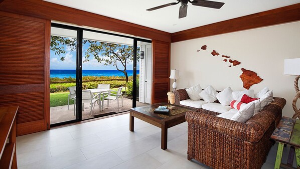 Téléviseur à écran plat, livres