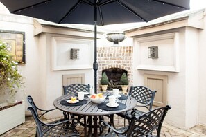 Outdoor dining - Dog Friendly Historic Home by Forsyth w/ Private Courtyard by Lucky Savannah (Savannah)