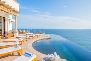 Outdoor pool - Cliffside Oceanfront Villa w/ Cook, Pool, Hot tub, Spa, Sauna & Panoramic Views (Cabo San Lucas)