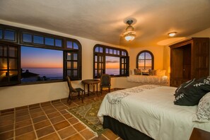 5 habitaciones, tabla de planchar con plancha y cuna de viaje