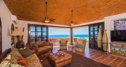 Hacienda Edith - Upea loma-arvo Pedregalissa! Viehättävä huvila näköalalla!