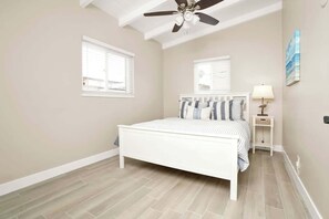 2 slaapkamers, een strijkplank/strijkijzer, gratis wifi, beddengoed