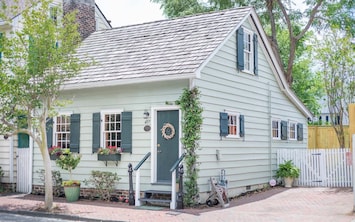 Image of Historic Cottage c.1820, Private Parking, Close to River by Lucky Savannah