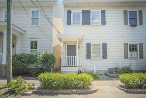 Exterior - Charming Gordon Street Retreat with Courtyard & Parking by Lucky Savannah (Savannah)