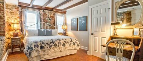 2 bedrooms, iron/ironing board, Internet, bed sheets