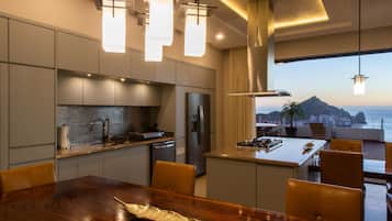 Coffee/tea maker, fridge, microwave, oven