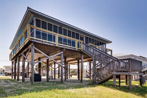 Exterior - Waterfront Dauphin Island Home w/ Deck & Boat Dock (Dauphin Island)