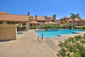 A heated pool - FREE GOLF! Pet Friendly, Upgraded, Heated Pool/Spa Minutes to Giants stadium & Old Town Scottsdale! (Scottsdale)