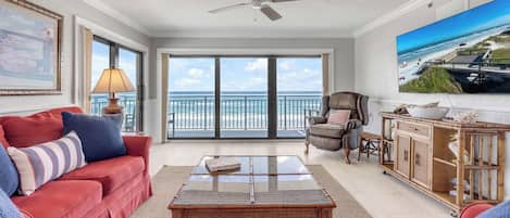 TV, libri, impianto stereo