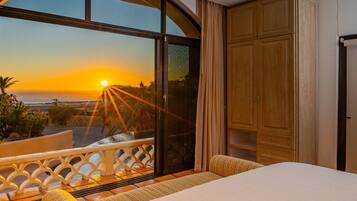 8 bedrooms, in-room safe, iron/ironing board, travel crib