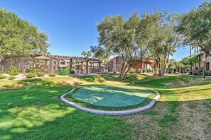 Property grounds - < 1 Mi to Scottsdale Quarter! Resort Condo w/ Pool (Scottsdale)
