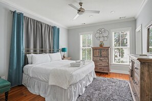3 habitaciones, escritorio, tabla de planchar con plancha y wifi gratis 