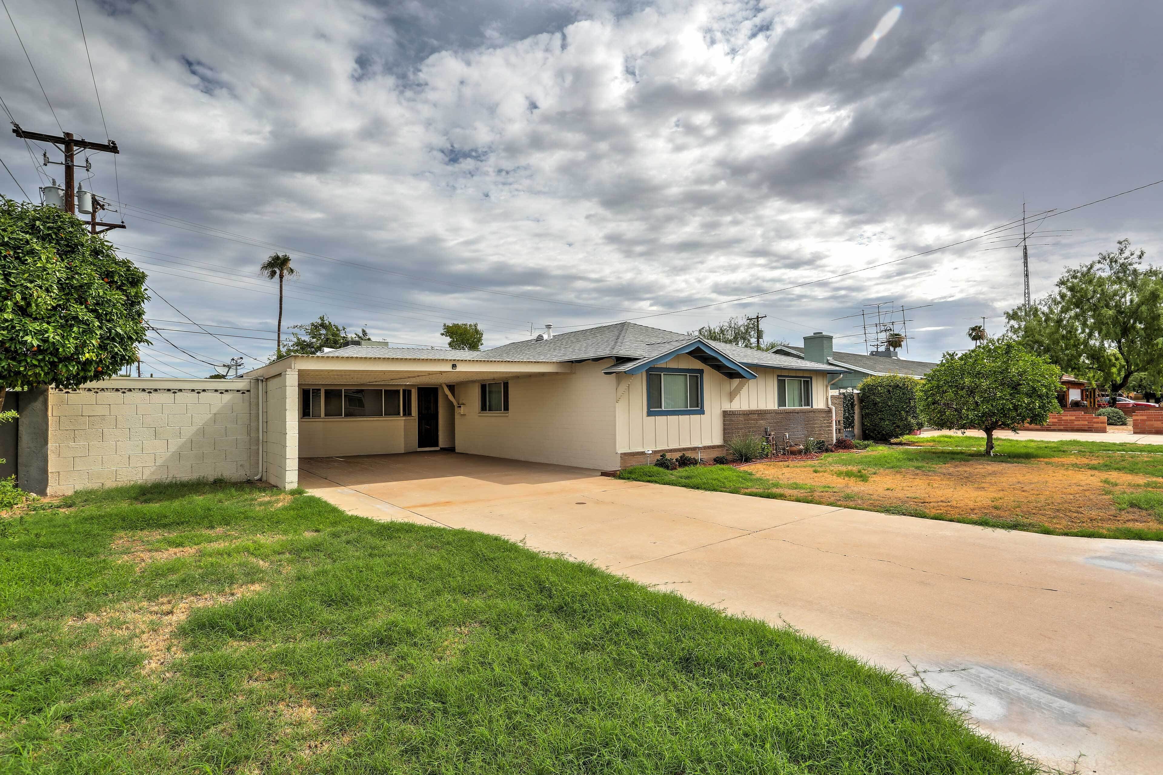 Scottsdale Home w/ Pool: 3 Mi to Papago Park!