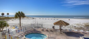 Prime location, comfort, and sunset views – your perfect getaway awaits!