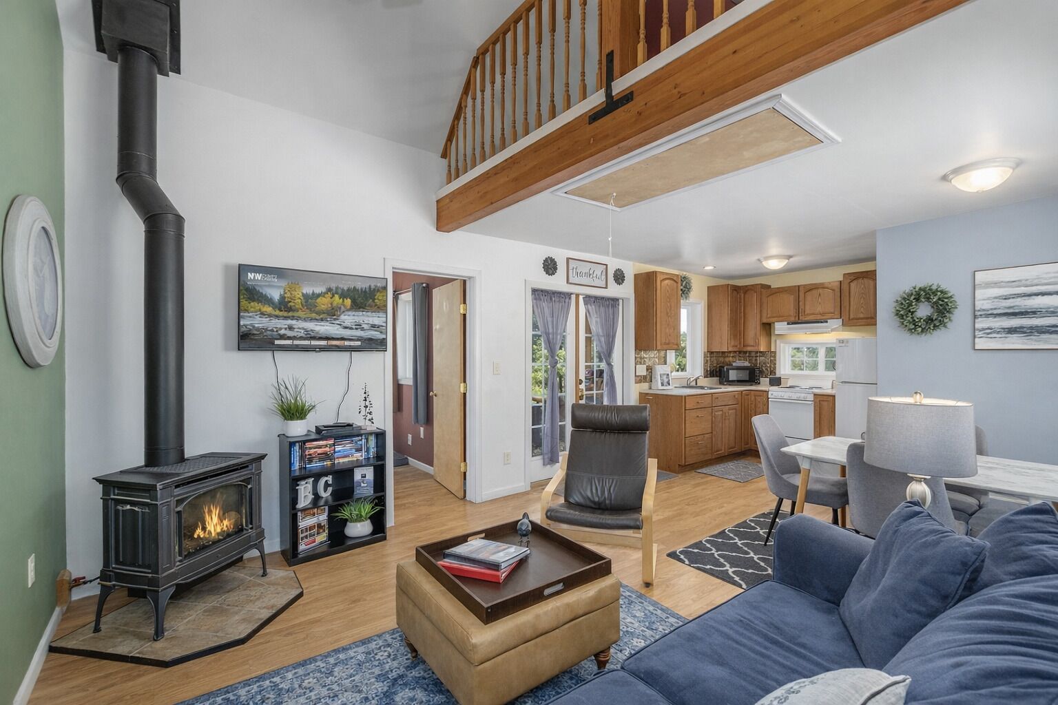 Smart TV, fireplace, DVD player