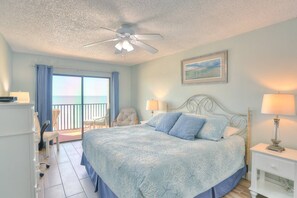 3 室のベッドルーム、WiFi (無料)、ベッドシーツ