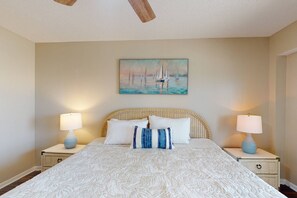 3 bedrooms, iron/ironing board, free WiFi - Unwind Together with a Beachfront View, Beach, Pool. 6th Floor. Tickets to Top Attractions Daily (Madeira Beach)