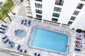 Luokittelematon kuva, 5 kautta 50, painike