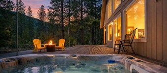 Pine Tree Cottage-WIFI, Hot Tub,, 4WD