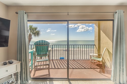 Direct Beach Views Family Friendly Las Brisas #205