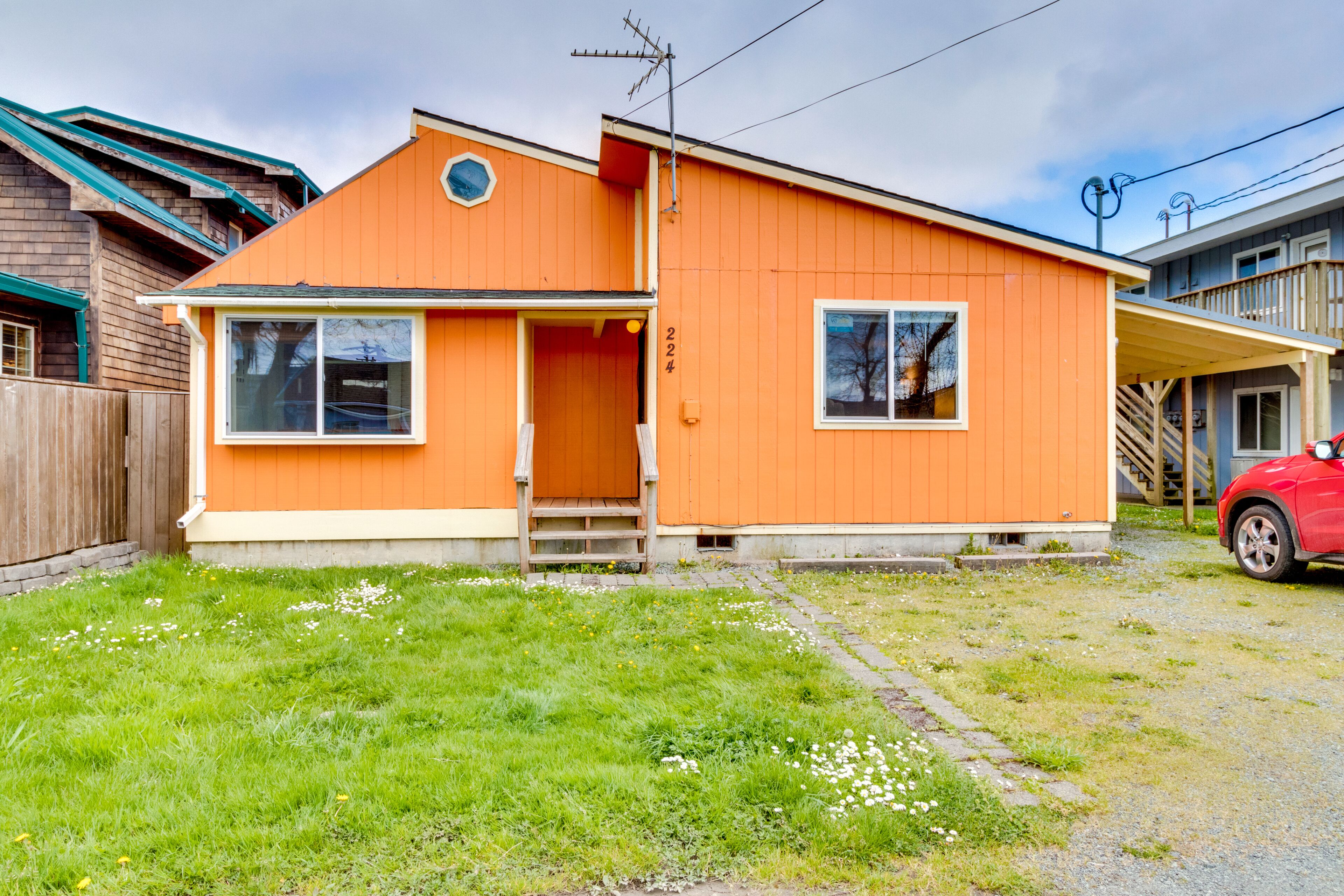 Updated vintage home blocks from beach, near shops and dining
