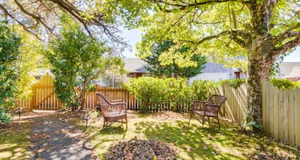 Charming Dog-Friendly Cottage with AC, Washer/Dryer, Gas Grill, Easy Beach Access