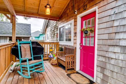 Charming Dog-Friendly Cottage with AC, Washer/Dryer, Gas Grill, Easy Beach Access