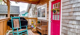 Charming Dog-Friendly Cottage with AC, Washer/Dryer, Gas Grill, Easy Beach Access