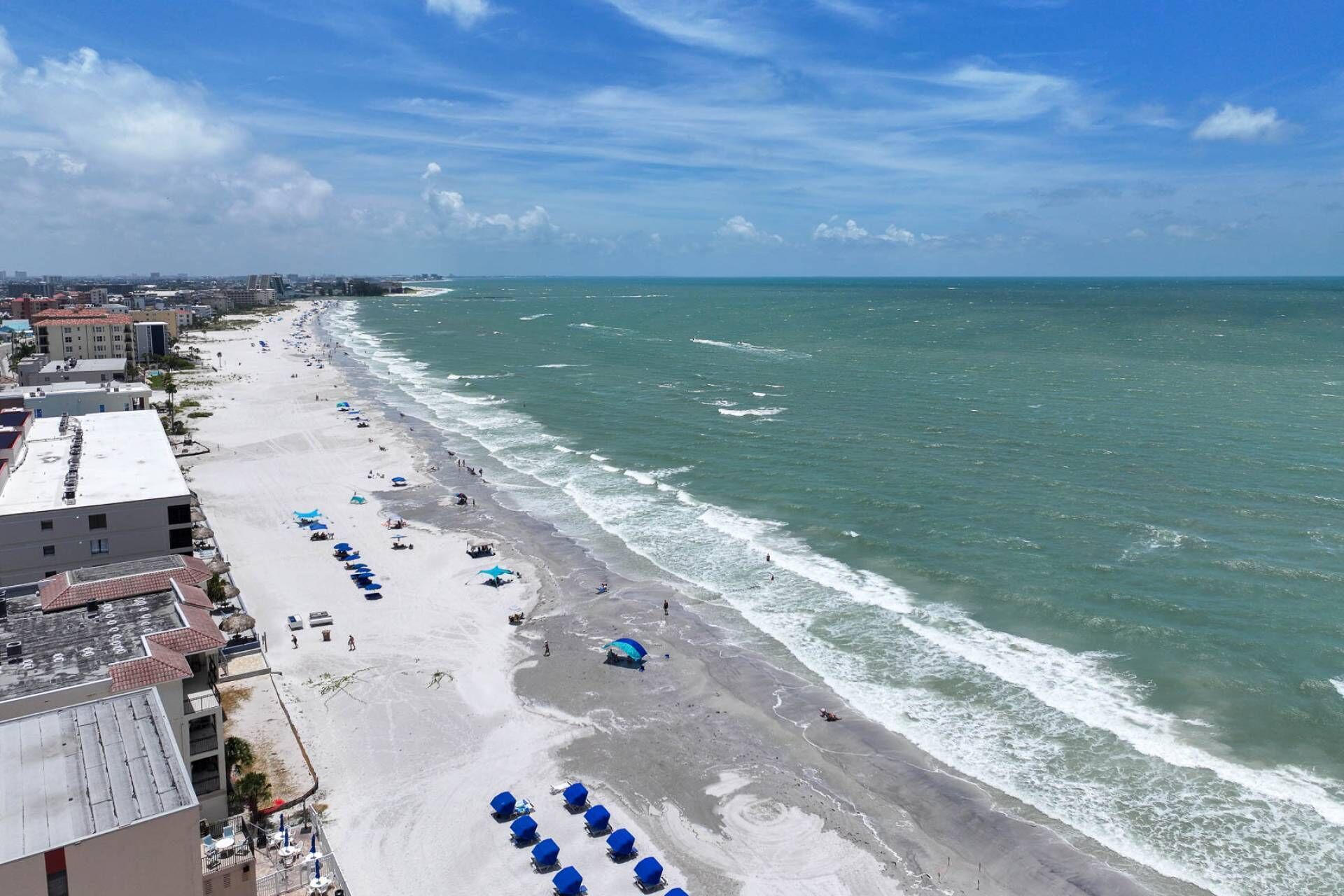Beach nearby, beach towels, motor boating