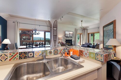 Ski in/Ski Out Condo in Main Plaza - Corner Unit - Views of the Slopes